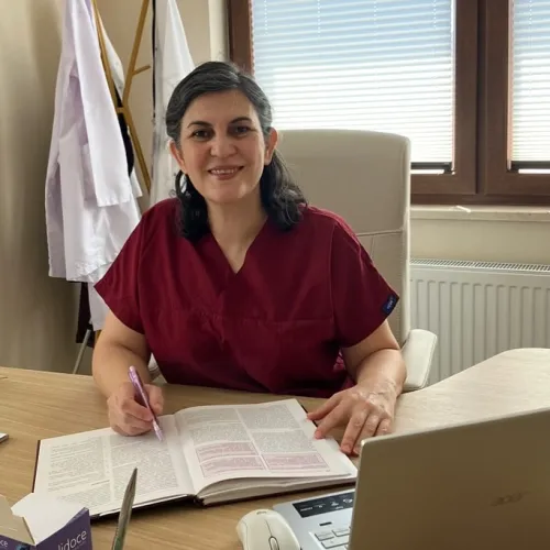 Op. Dr. Emine Elmas fotoğrafı