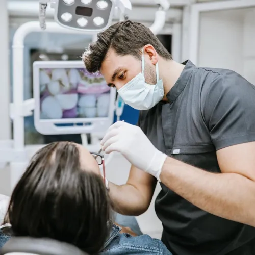 Dt. Emre Özbay fotoğrafı